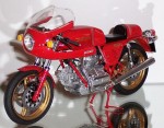 Diese Ducati 900ss ist nicht gemäß dem Vorbild lackiert. So hätte ich mein Original lackiert, hätte das Geld gereicht und nicht die Vernunft gesiegt.
